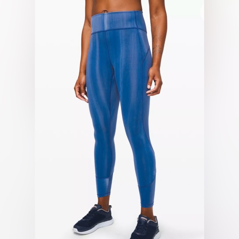 Lululemon In Movement Tight 25"
*Spray Dye Everlux